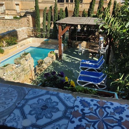 The Garden Gate Bed & Breakfast Sannat Стая снимка