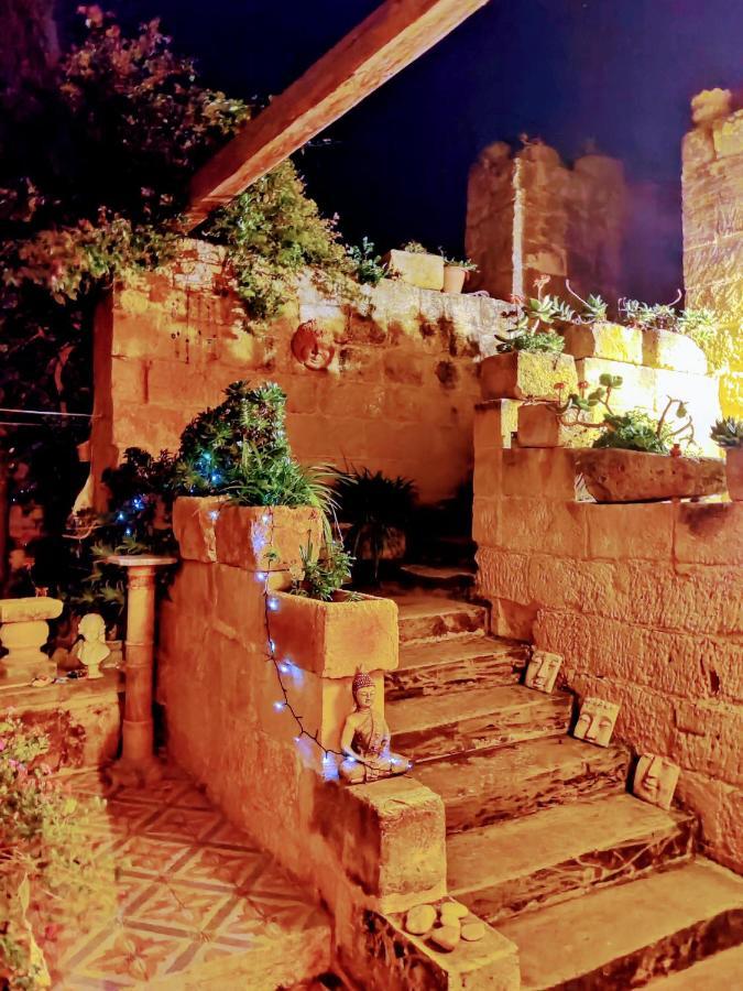The Garden Gate Bed & Breakfast Sannat Екстериор снимка