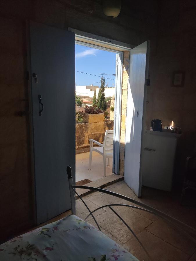 The Garden Gate Bed & Breakfast Sannat Екстериор снимка