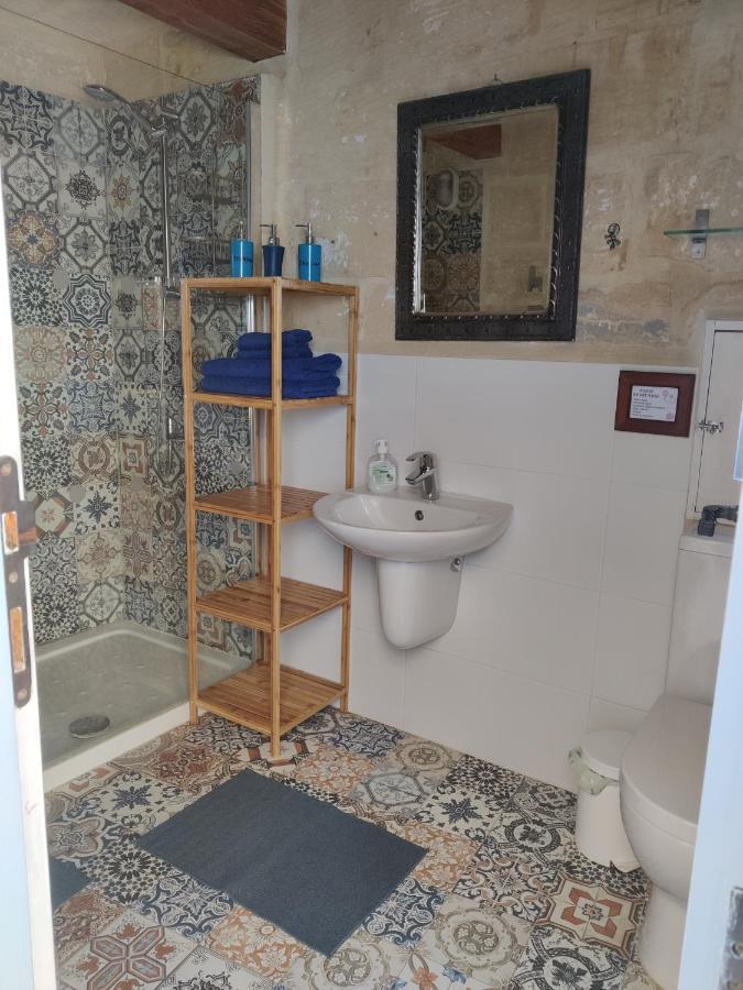 The Garden Gate Bed & Breakfast Sannat Екстериор снимка