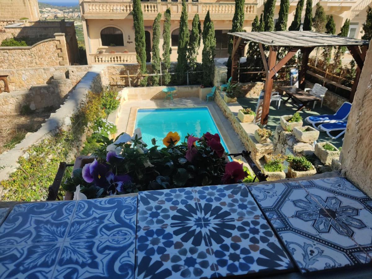 The Garden Gate Bed & Breakfast Sannat Екстериор снимка
