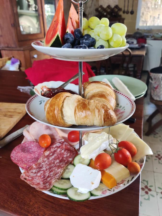 The Garden Gate Bed & Breakfast Sannat Екстериор снимка