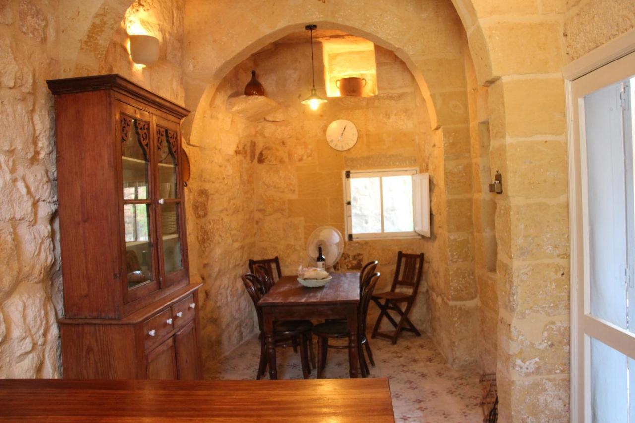 The Garden Gate Bed & Breakfast Sannat Екстериор снимка