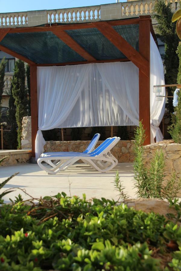 The Garden Gate Bed & Breakfast Sannat Екстериор снимка