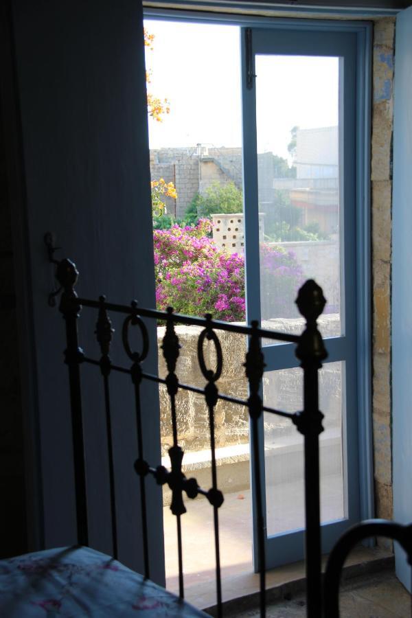 The Garden Gate Bed & Breakfast Sannat Екстериор снимка