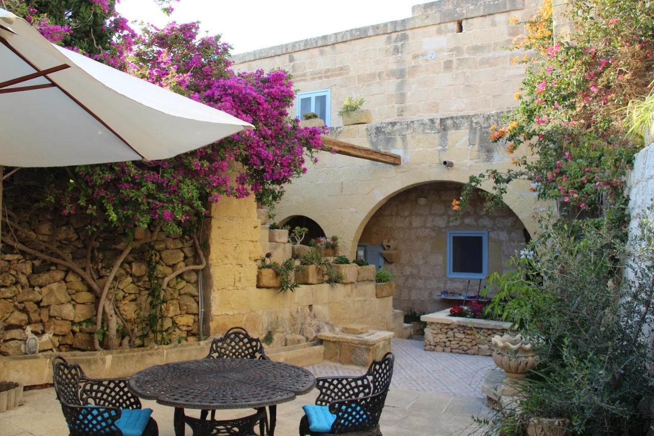 The Garden Gate Bed & Breakfast Sannat Екстериор снимка