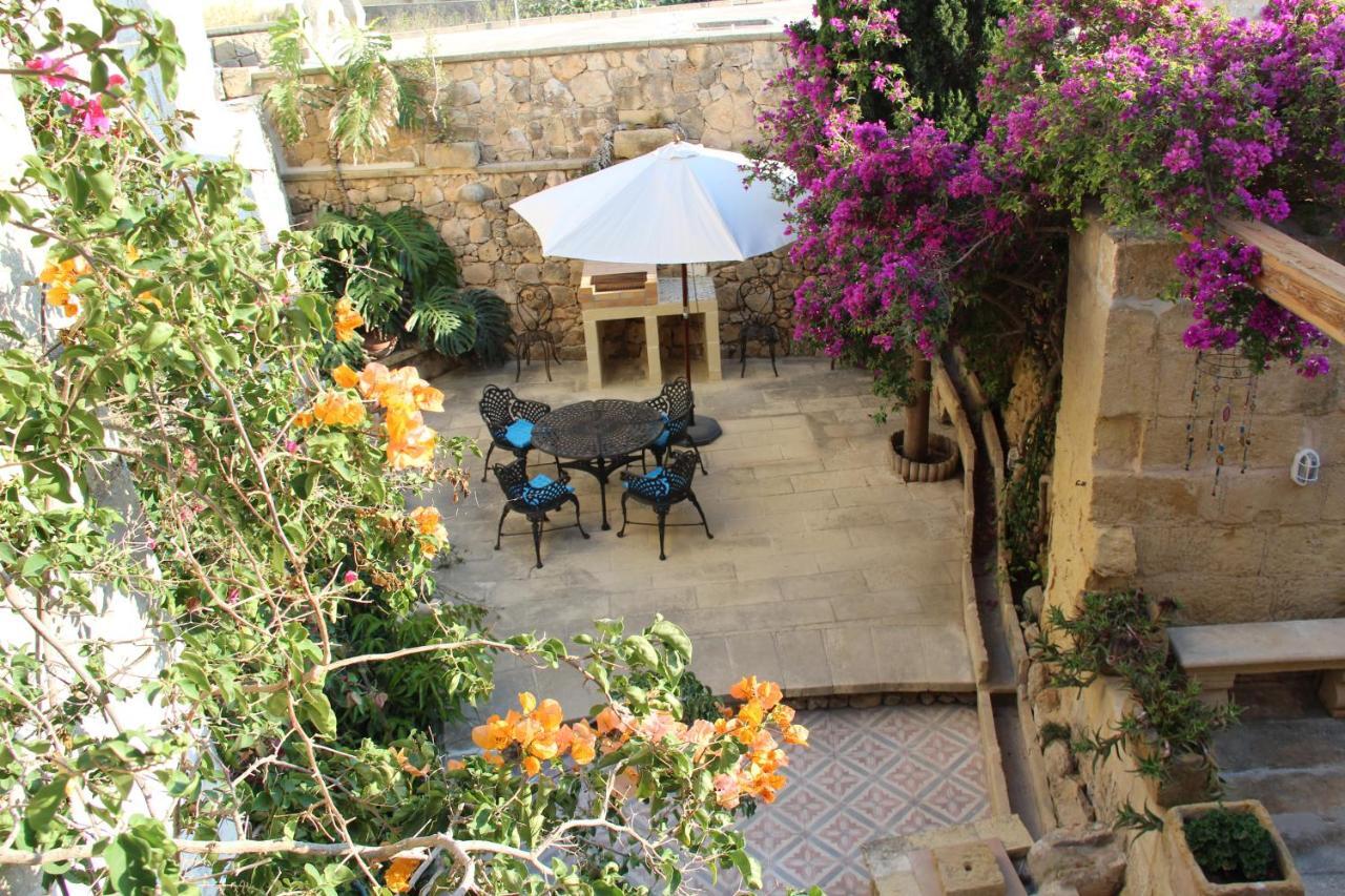 The Garden Gate Bed & Breakfast Sannat Екстериор снимка