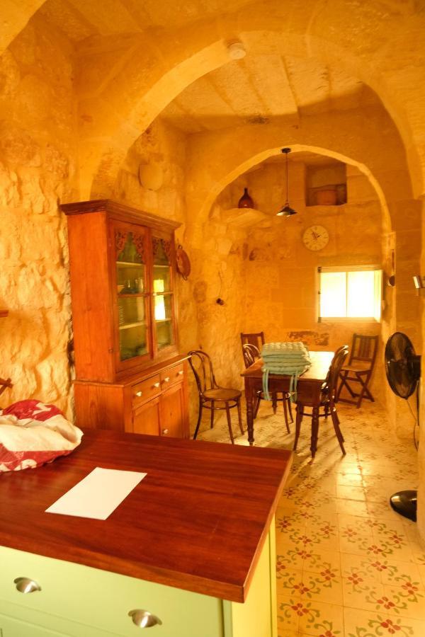 The Garden Gate Bed & Breakfast Sannat Екстериор снимка